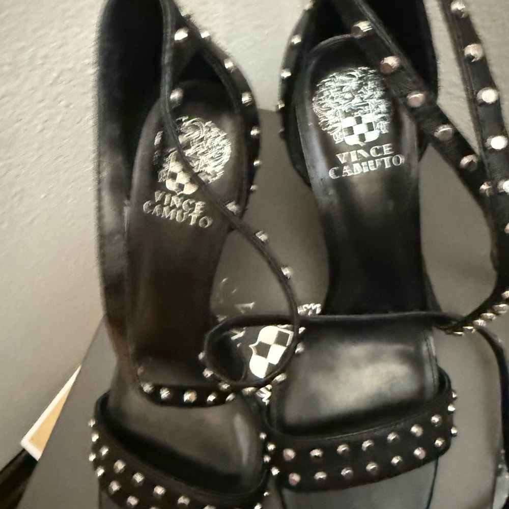Heels - Picture 2 of 6